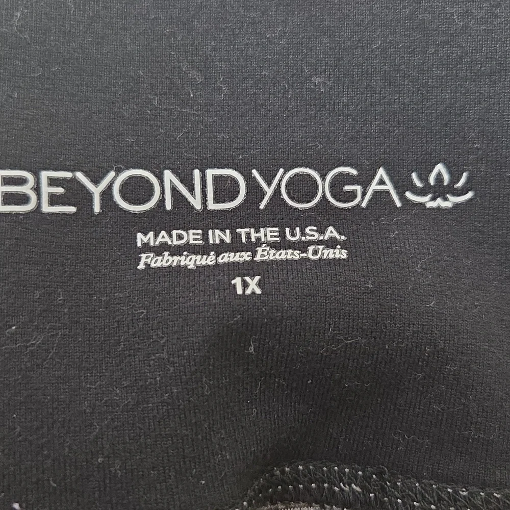 Beyond Yoga Heather Grey High Waisted Cropped Capri Leggings Size 1X - Picture 12 of 12